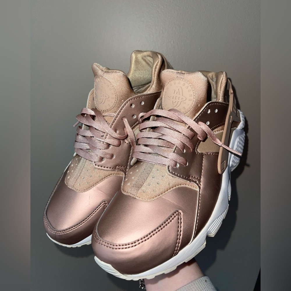 Nike Huarache Women’s Run Metallic Rose Gold